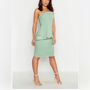 Boohoo OFF‎ THE SHOULDER WAIST PEPLUM MIDI DRESS Mint Green Women’s Size 6 NWT